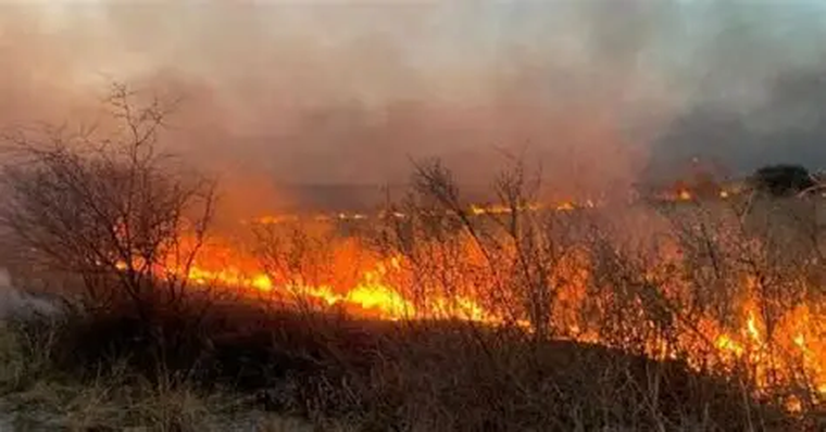 Continuará el riesgo por incendios, especialmente en zonas cordilleranas de Chubut y Río Negro.