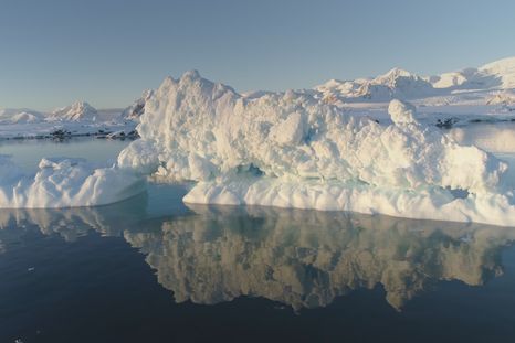 La Antártida es el cuarto continente más grande del mundo. La Antártida es el cuarto continente más grande del mundo.