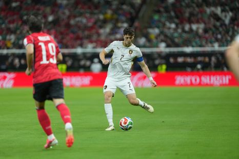 Corea del Sur y República Checa se enfrentan en el Estadio AKRON de Guadalajara. Corea del Sur y República Checa se enfrentan en el Estadio AKRON de Guadalajara.