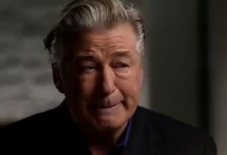 Baldwin lloró durante la entrevista