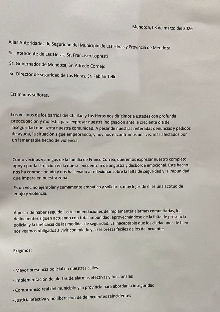 La nota presentada y firmada por vecinos del comerciante detenido. La nota presentada y firmada por vecinos del comerciante detenido.