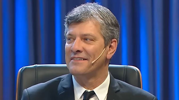 El conductor no se esperaba la respuesta del artista. El conductor no se esperaba la respuesta del artista.