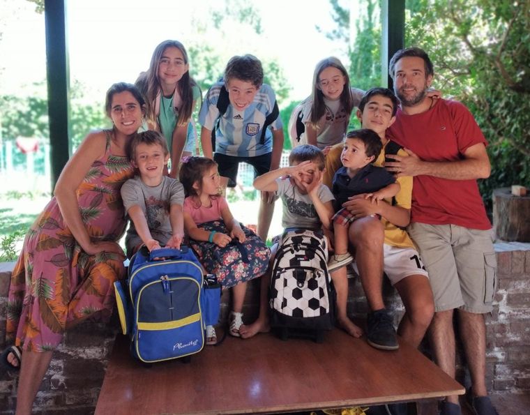 El comienzo de clases para esta familia numerosa no es un día como cualquier otro
