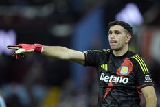 El mercado de pases de Europa llegó a su fin y Emiliano Martínez ya tiene certezas sobre su futuro. Foto: EFE.