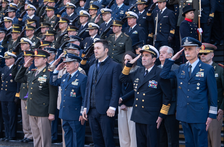 Luis Petri, en el acto junto a los jefes de las Fuerzas Armadas.