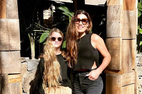 Flor de la V y su hija Bella comparten estilo y ¡botas! Foto: Instagram