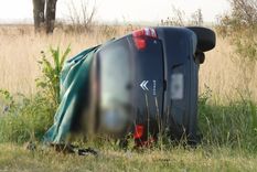 Las víctimas quedaron atrapadas en el auto Foto: Infotec