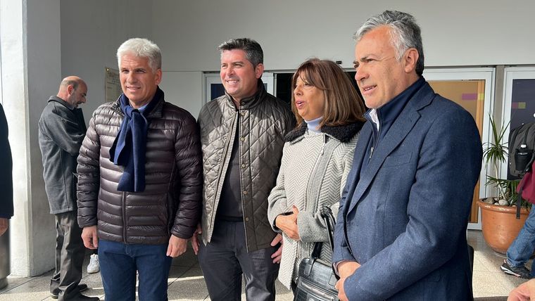 Alfredo Cornejo llegó a Tucumán para firmar el Pacto de Mayo. Se reunió con la ministra de Educación de Tucumán, Susana Montalto, y los gobernadores de San Luis, Claudio Poggi, y de San Juan, Marcelo Orrego. Foto: Gentileza