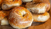 en este verano come los mas deliciosos bagels caseros ¡a la receta! en este verano come los mas deliciosos bagels caseros ¡a la receta!