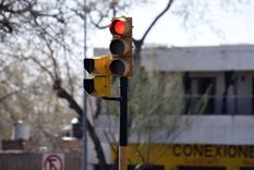 El Gobierno invertirá $6.700 millones para avanzar con el sistema de semáforos inteligentes en las principales arterias del Gran Mendoza. Foto: Alf Ponce / MDZ El Gobierno invertirá $6.700 millones para avanzar con el sistema de semáforos inteligentes en las principales arterias del Gran Mendoza. Foto: Alf Ponce / MDZ