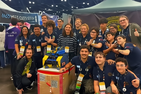 El equipo Kondor fue premiado en Houston por su innovación en diseño y creatividad aplicada en robótica. El equipo Kondor fue premiado en Houston por su innovación en diseño y creatividad aplicada en robótica.