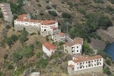 MDZol | Salto de Castro tiene 44 viviendas, un hotel, una iglesia, un colegio, una piscina municipal y un cuartel. Foto: BALLES2601/WIKIMEDIA COMMONS