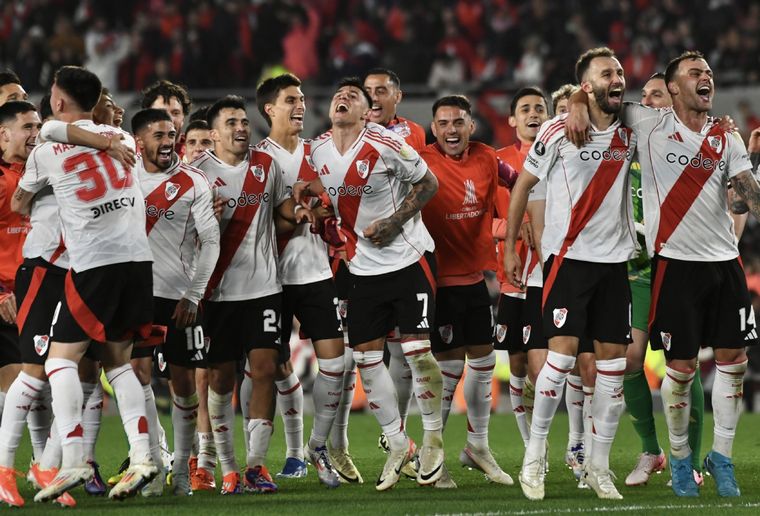 Lejos de la pelea por el título en la Liga Profesional, el único invicto de la Copa Libertadores apunta de lleno el certamen continental. Foto: Fotobaires