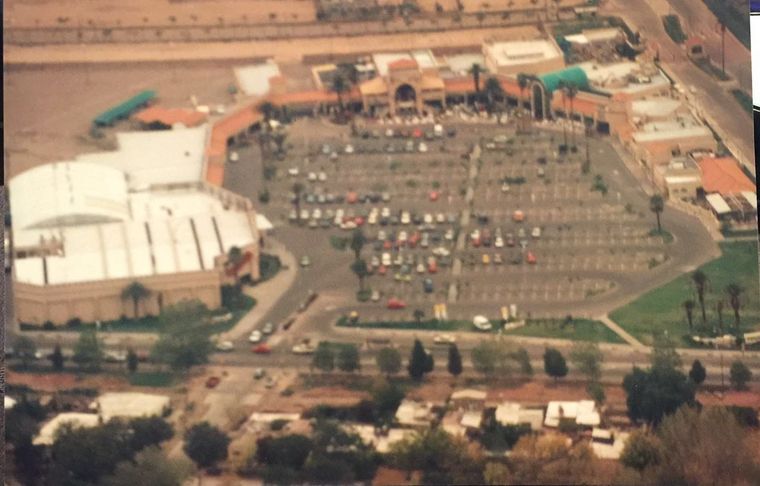 La primera imagen de Palmares, cuando era solo una herradura con un puñado de locales.&nbsp;