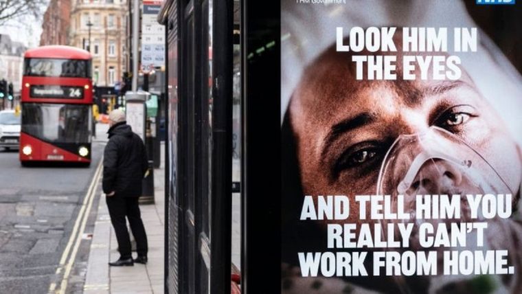 Todo comenzó en un autobús en Londres. Mientras se abría paso entre el tráfico, dos pasajeros estaban enfrascados en una conversación. (Fuente: GETTY IMAGES)