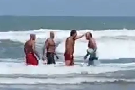 El hecho ocurrió en el balneario La Restinga. Foto: Captura de video