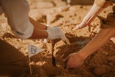 Israel reveló el hallazgo de tres entierros cristianos con figuras africanas esculpidas en materiales exóticos como ébano y hueso. Foto: Shutterstock