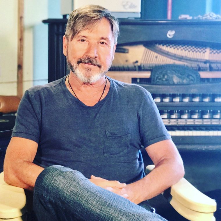 Ricardo Montaner tiene una gran relación con sus nueras y yerno.