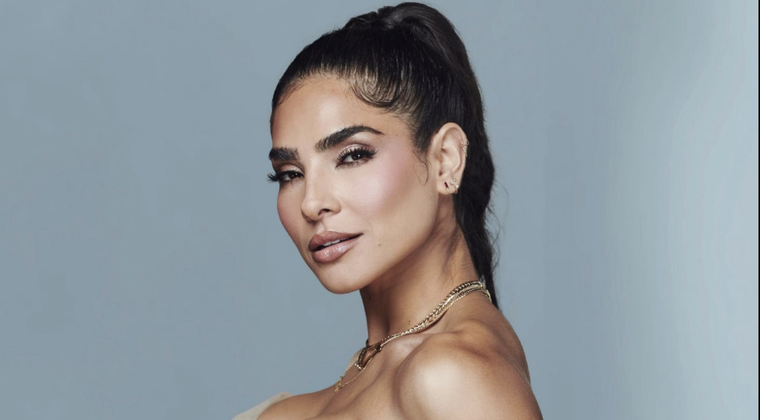 La bella mexicana sorprendió en Instagram al mostrarse rodeada de calabazas, girasoles y animales