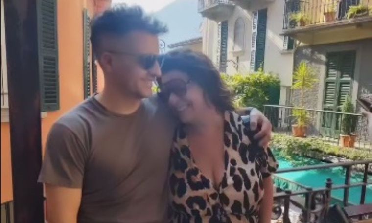 Ángel de Brito y Andrea Taboada disfrutan de sus vacaciones. Los colegas y amigos están recorriendo Grecia.