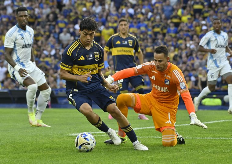 Boca se mide con Olimpia de Paraguay en la Bombonera.