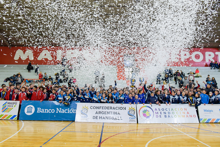 Mendoza vivió una fiesta de balonmano Foto: CAH