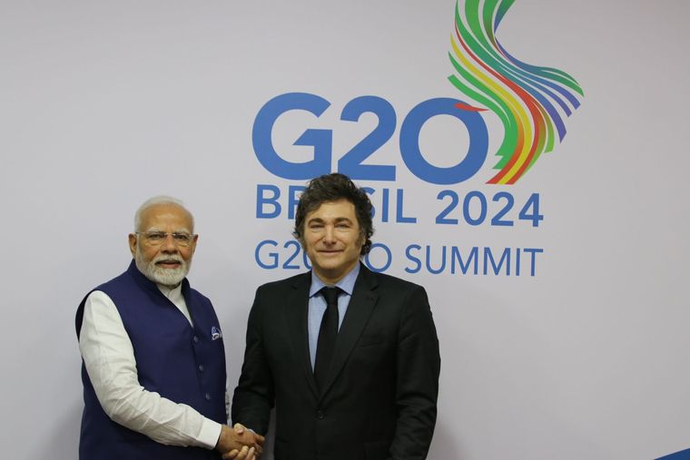 Javier Milei junto a Narendra Modi