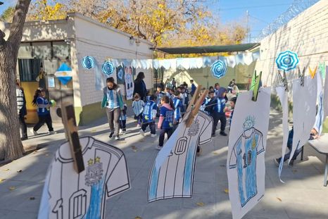 Las escuelas mendocinas utilizan el Mundial de fútbol para desarrollar actividades didácticas. Las escuelas mendocinas utilizan el Mundial de fútbol para desarrollar actividades didácticas.