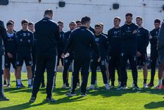 El Lobo no quiere bajarse de lo más alto. El Lobo no quiere bajarse de lo más alto.