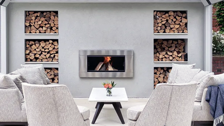 Buscar un encanto atemporal para almacenar troncos. Foto: homesandgardens.com