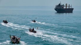 La "flota mosquito" de Irán está compuesta por lanchas de ataque pequeñas y rápidas, mostradas aquí en 2024 durante un desfile naval. La "flota mosquito" de Irán está compuesta por lanchas de ataque pequeñas y rápidas, mostradas aquí en 2024 durante un desfile naval.
