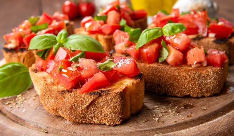 Bruschetta clásica con tomate: receta auténtica italiana Foto: Shutterstock