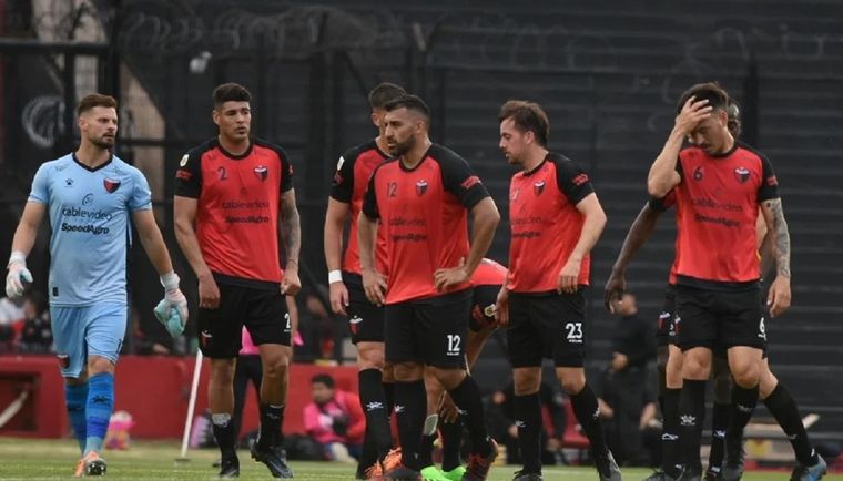 Colón busca DT y va por Zielinski.