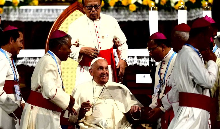 El papa, en Indonesia. Foto: Efe.