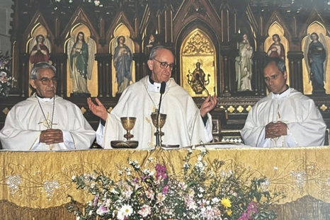 Jorge Bergoglio -más tarde papa Francisco I- y Robert Prevost -actual papa León XIV-. Jorge Bergoglio -más tarde papa Francisco I- y Robert Prevost -actual papa León XIV-.