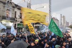 Los choferes de la UTA cortaron la avenida a las 9 de la mañana Foto: X Los choferes de la UTA cortaron la avenida a las 9 de la mañana Foto: X
