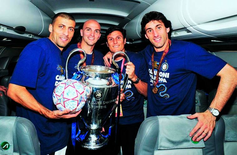 Samuel, Cambiasso, Zanetti y Milito fueron titulares en la final de la Champions 2010 con el Inter. Samuel, Cambiasso, Zanetti y Milito fueron titulares en la final de la Champions 2010 con el Inter.
