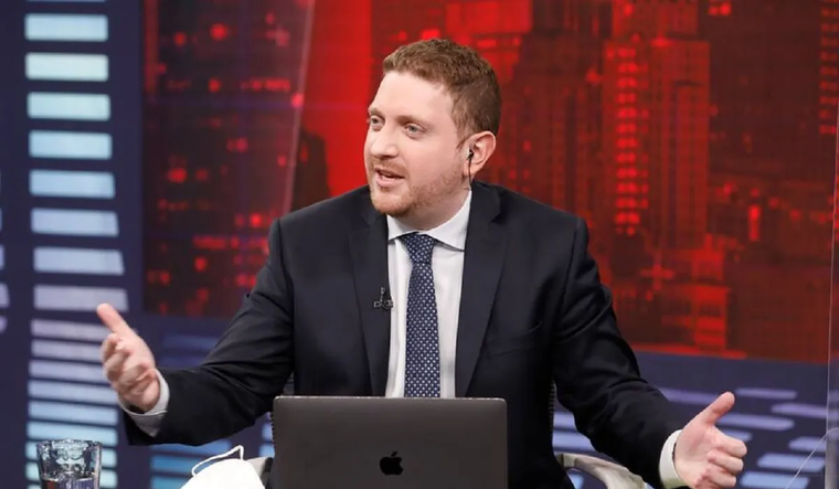 En su programa de TN, Jonatan Viale dio algunos datos erróneos y no se los dejaron pasar. Foto: Captura de video LN+