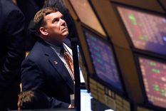 los bonos en dolares retroceden y el riesgo pais se acerca a los 570 puntos los bonos en dolares retroceden y el riesgo pais se acerca a los 570 puntos