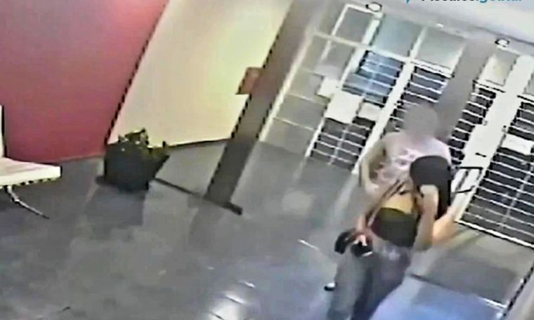 La joven de 22 años fue aprehendida en un puesto de panchos.  Foto: Fiscales.gob.ar