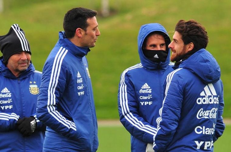 Las bombas retro de Sebastián Beccacece hacia Lionel Scaloni.