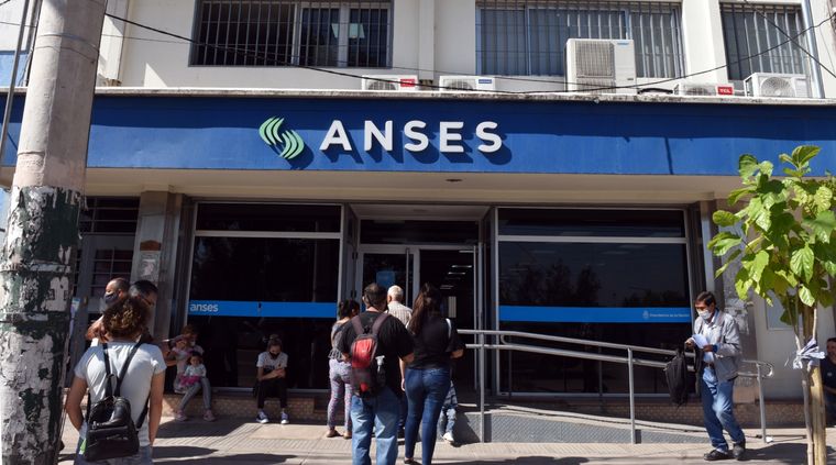 Anses continúa con las prestaciones sociales y en septiembre adelantará dos pagos Foto: ALF PONCE MERCADO / MDZ