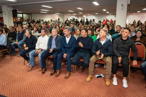 Congreso partidario de la UCR. Alfredo Cornejo, Andrés Lombardi, Diego Costarelli, Ulpiano Suarez, Francisco Lo Presti, Alejandro Molero y Marcos Calvente.&nbsp; 