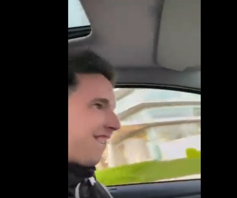 El conductor fue filmado por el acompañante