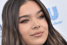 La actriz, modelo y cantante estadounidense Hailee Steinfeld tiene tan solo 24 años y un estilo maravilloso. Foto: BestLife - https://bestlifeonline.com/wp-content/uploads/sites/3/2021/09/Haille-Steinfeld-main-e1631636135446.jpg