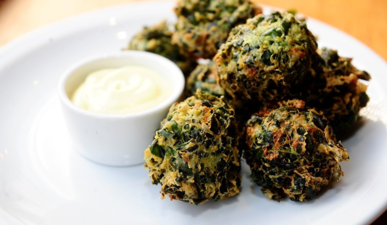 La versión original se freía en grasa vacuna, aunque hoy se usa más aceite vegetal. La versión original se freía en grasa vacuna, aunque hoy se usa más aceite vegetal.