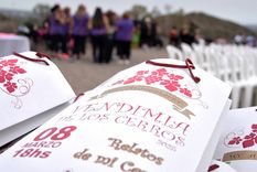 La Vendimia de los Cerros entregó presentes a las autoridades que asistieron. Foto: Rodrigo DAngelo / MDZ