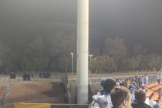 La barra del Tomba dio la nota otra vez y hubo tiros con la Policía. Foto: MDZ