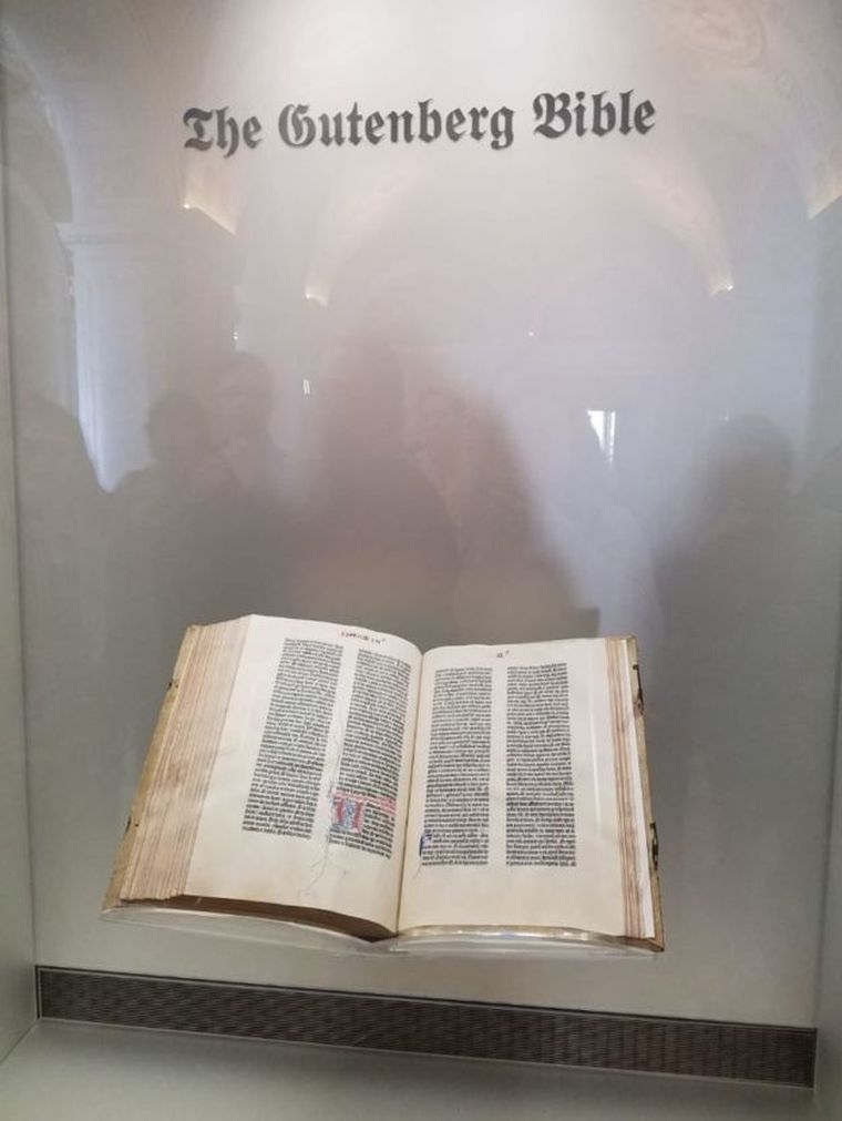 Solo quedan tres copias completas hechas en vitela de la Biblia de Gutenberg en el mundo.