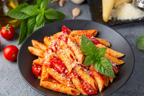 Te damos los secretos para hacer fideos con salsa perfectos. Te damos los secretos para hacer fideos con salsa perfectos.